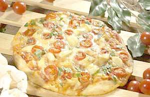 Pizza s rajčaty a mozzarellou